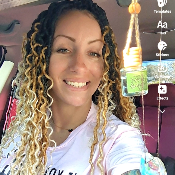 Meet your Posher, Sonia - Picture 1 of 3